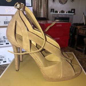 Michael Kors tan heels size 8m